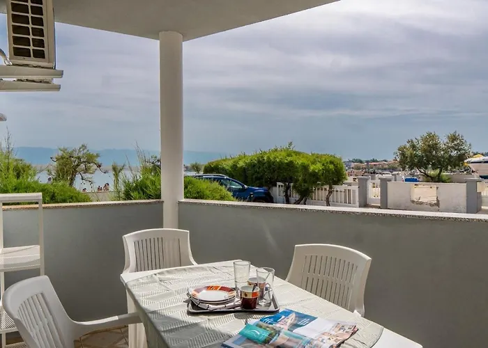 Apartment By The Sea - 21555